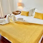 Casa Dos Trevos, 5 Bedroom With Pool * لاغوس