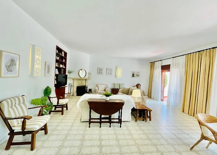 Casa Dos Trevos, 5 Bedroom With Pool Villa