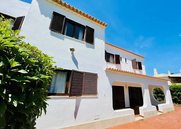 Casa Dos Trevos, 5 Bedroom With Pool 拉哥斯