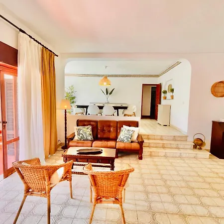 Вилла Casa Dos Trevos, 5 Bedroom With Pool Лагуш