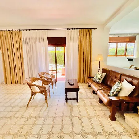 Casa Dos Trevos, 5 Bedroom With Pool * Лагуш