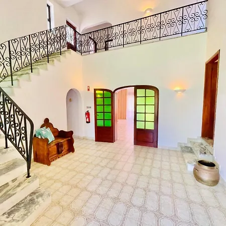 Casa Dos Trevos, 5 Bedroom With Pool Вилла Лагуш