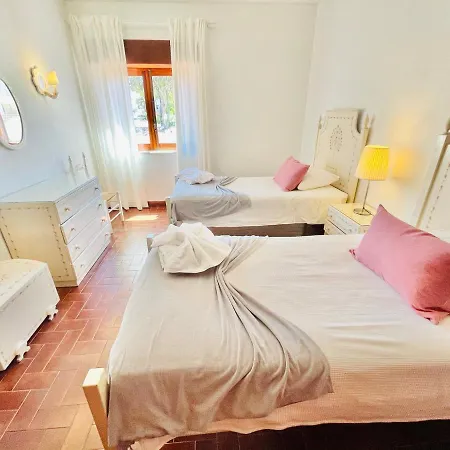 Вилла Casa Dos Trevos, 5 Bedroom With Pool Лагуш