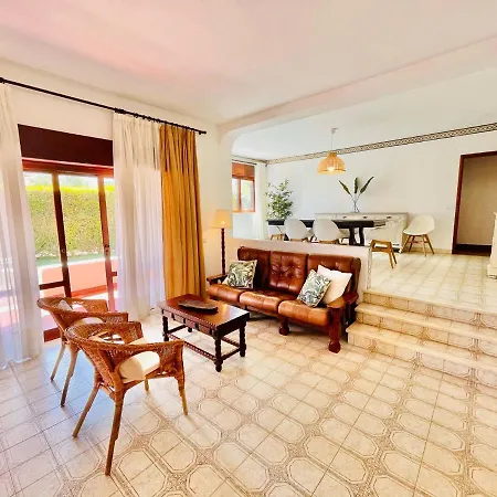 Casa Dos Trevos, 5 Bedroom With Pool * Лагуш