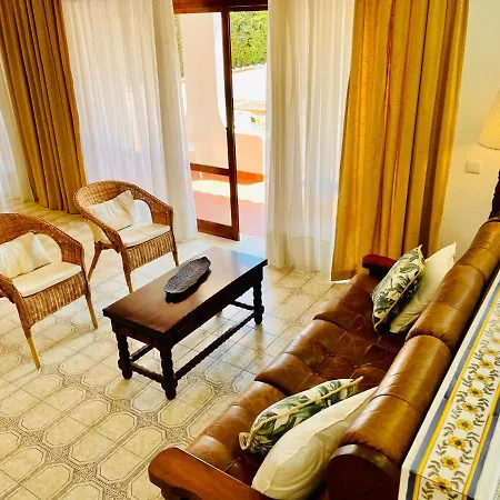 Casa Dos Trevos, 5 Bedroom With Pool Лагуш