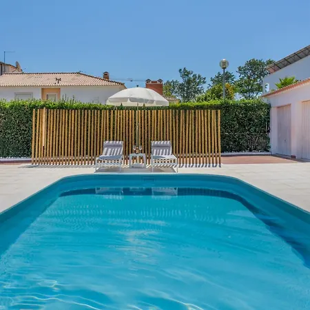 Casa Dos Trevos, 5 Bedroom With Pool Лагуш