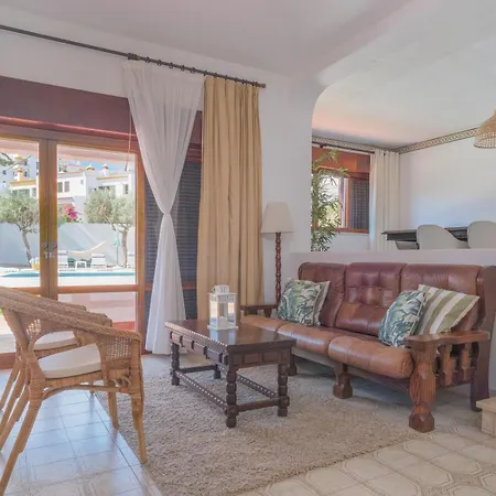 Casa Dos Trevos, 5 Bedroom With Pool * Лагуш