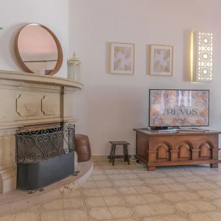 Casa Dos Trevos, 5 Bedroom With Pool Вилла Лагуш