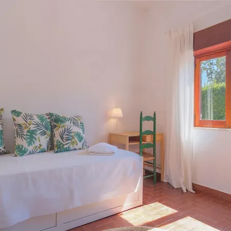 Casa Dos Trevos, 5 Bedroom With Pool * Лагуш